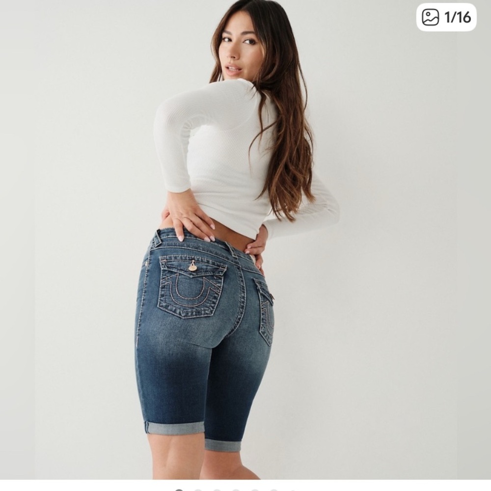 EUC True religion Riley Big T Women's Blue Denim Bermuda Shorts